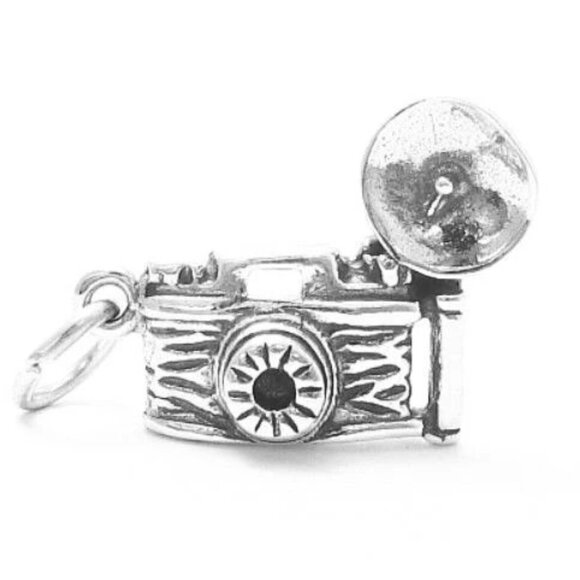 RETRO NEWSBOY CAMERA WITH FLASH CHARM. STERLING SILVER - Picture 1 of 1
